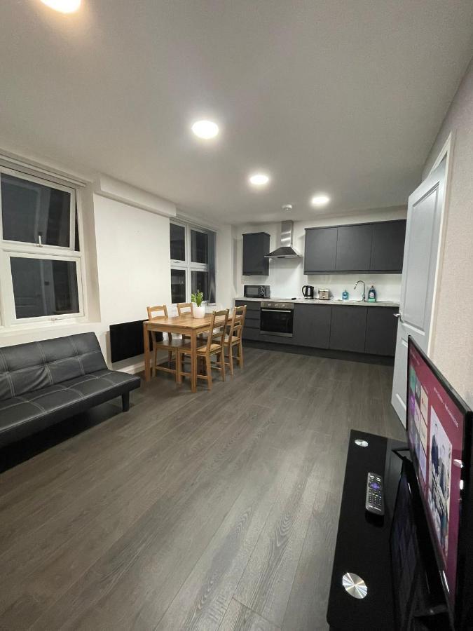 Charming Modern Near London Heathrow Feltham
