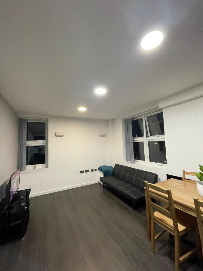 Charming Modern Near London Heathrow